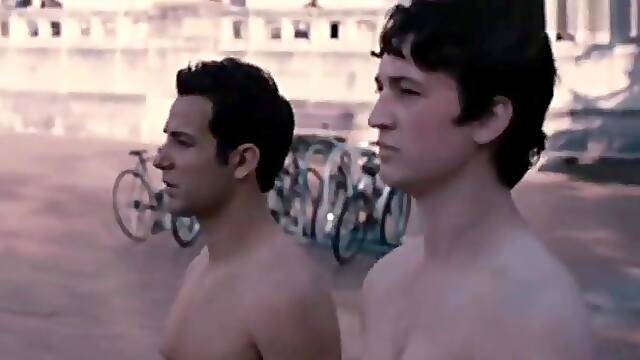 Nude Male Celebs - Skylar Astin!!