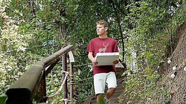 Ollie Barn and Archi Gold are fucking in the cabin