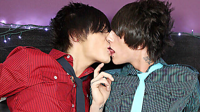 Flip Flop Emo Fuckers Unload For Each Other - Dakota Shine & Tantrum Desire