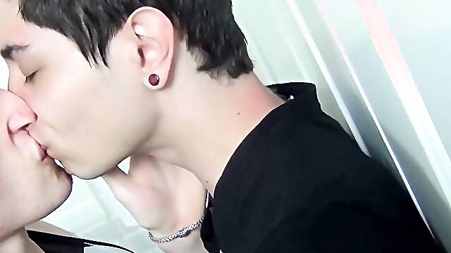 Twink filmed giving a blowjob and having his ass fucked bare