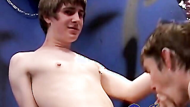 Straight twinks Caleb Thorn and Sean Ansen are anal breeding for the first time