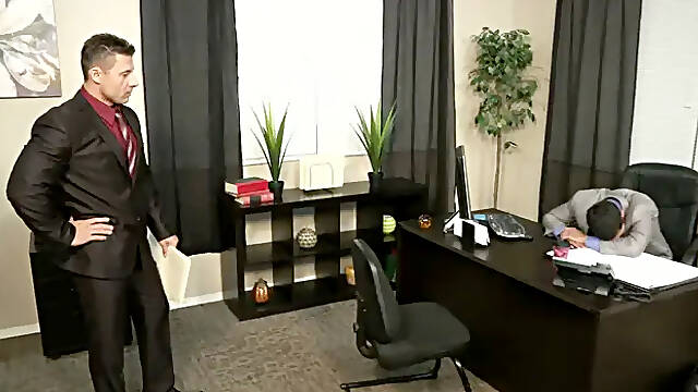 Men: Sneaky Blowing At Work