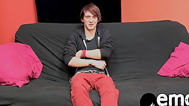 Well built emo twink Andy Kay gives his cock a good rubbing