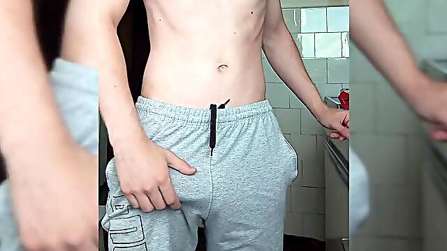 Overweight dong in gray shorts. Tugjob in the kitchen whilst preparing breakfast