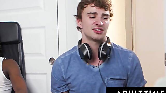 ADULT TIME - Gamer Ryan Jacobs & Roommate Jade Wish Turn Shoulder Massage Into Jerk Off Session