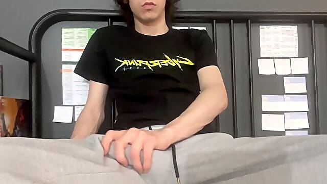 Skater dude in Grey Sweatpants – ginormous erection & Jerking Off