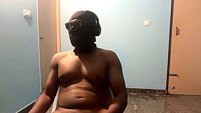 Indian techie jerking while witnessing porn and cuming in the end