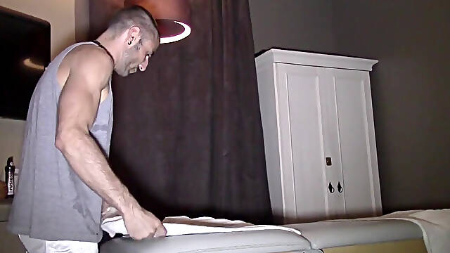 Fucked bareback during a massage but not free
