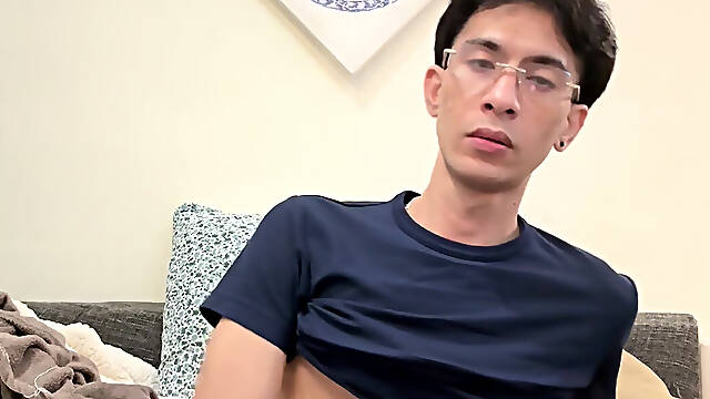 Twink jerking his dick!