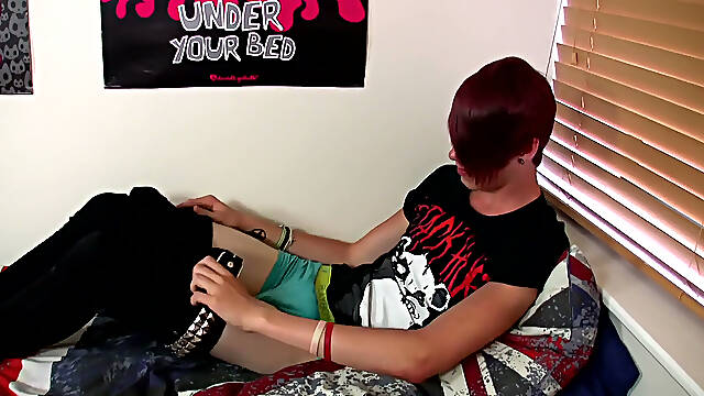 Rhys Works His Big Twink Dick!